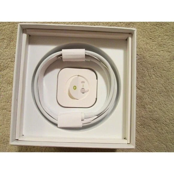 Apple AirPods Pro Charging Case With Box - Picture 3 of 5